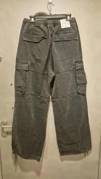 Pantalones cargo  hombre negro con bolsillos H&M - miniatura 4