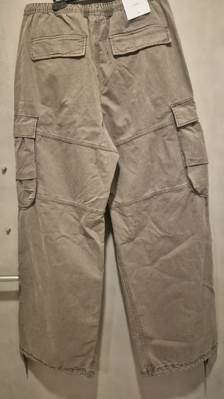 Pantalones cargo cafe con bolsillos H&M - 4