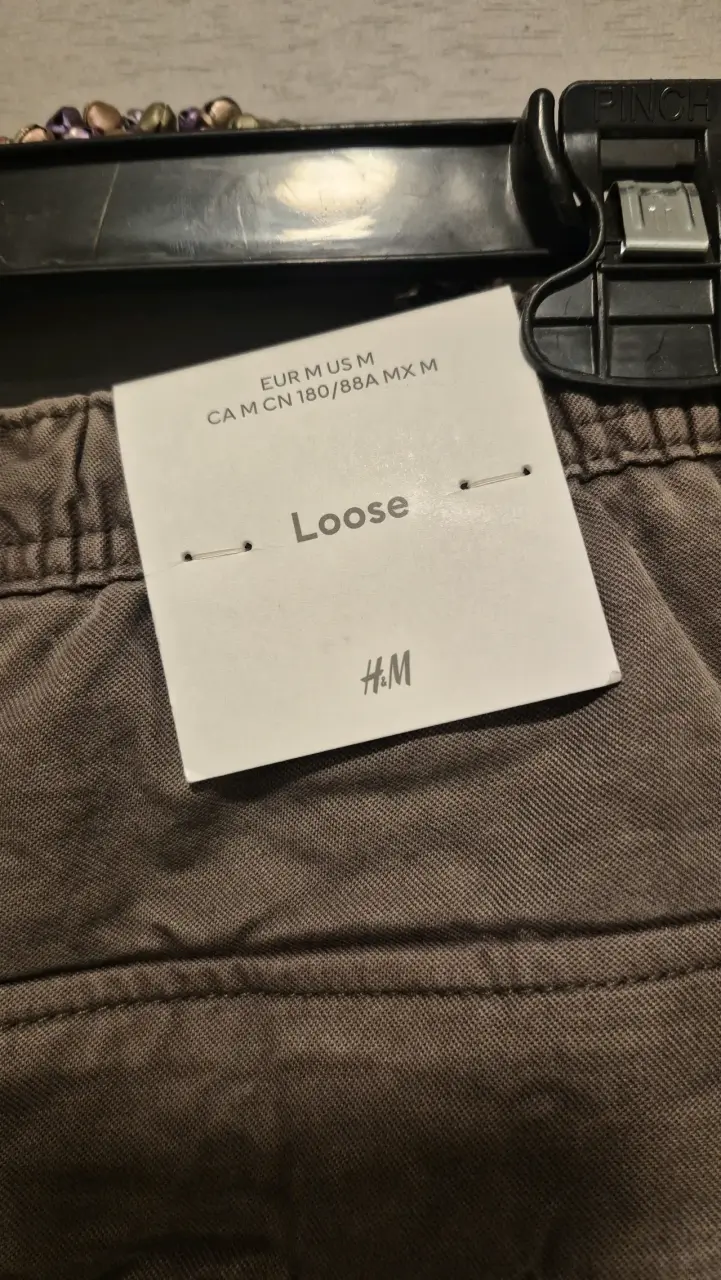 Pantalones cargo cafe con bolsillos H&M - 6