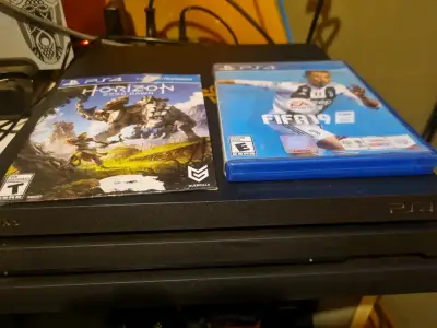 Consola PS4 con juegos Horizon y FIFA 19 - miniatura 1