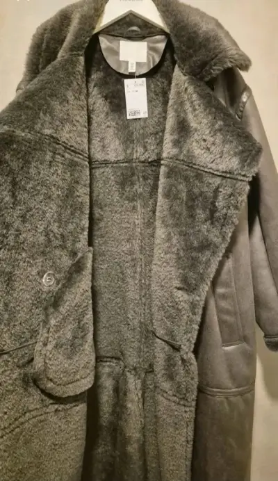 Abrigo largo de cuero con forro de piel H&M - miniatura 4