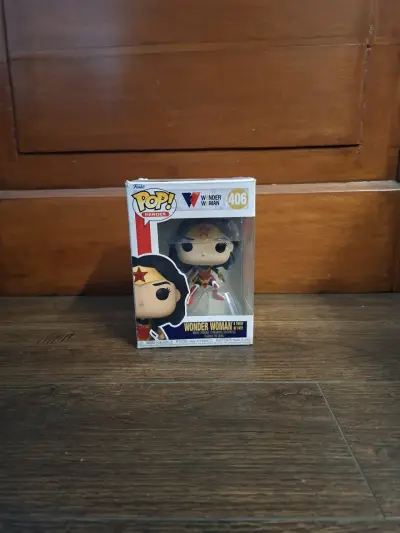 Funko Pop Wonder Woman 406 en caja original - miniatura 1
