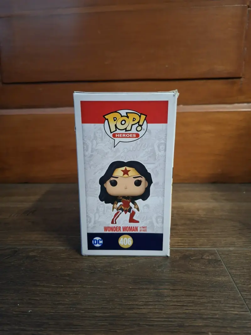 Funko Pop Wonder Woman 406 en caja original - 3