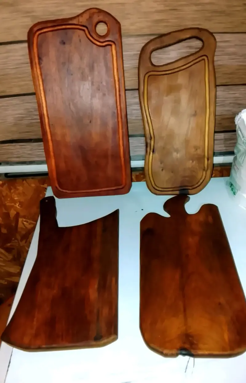 Tabla de picar y cortar de madera rústica - 3