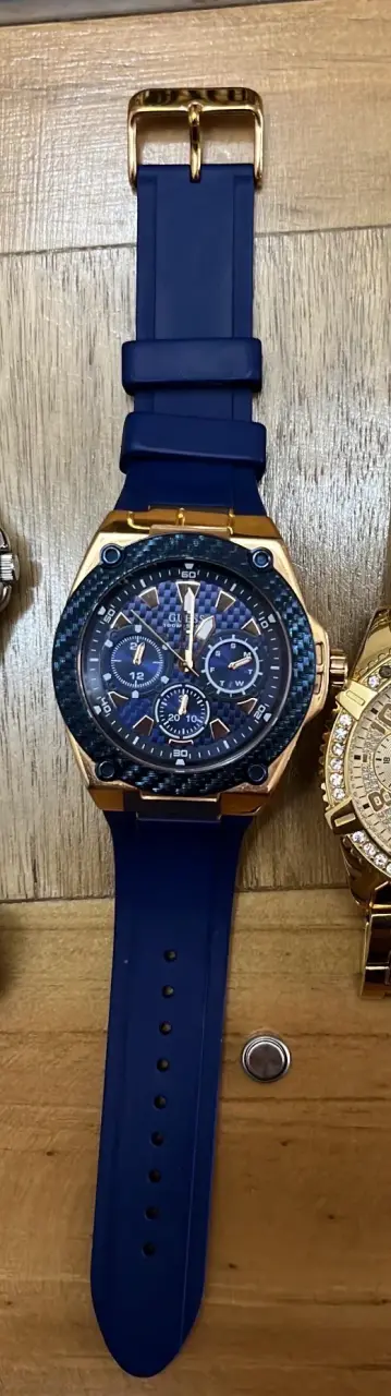 Reloj Guess azul con correa de silicona