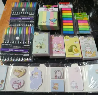 Set de papelería con notas adhesivas y bolígrafos - miniatura 1