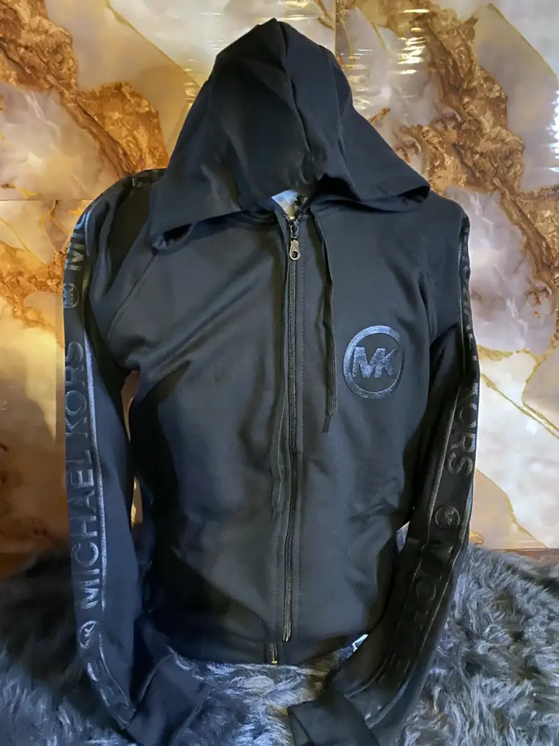 Polerón negro Michael Kors con capucha