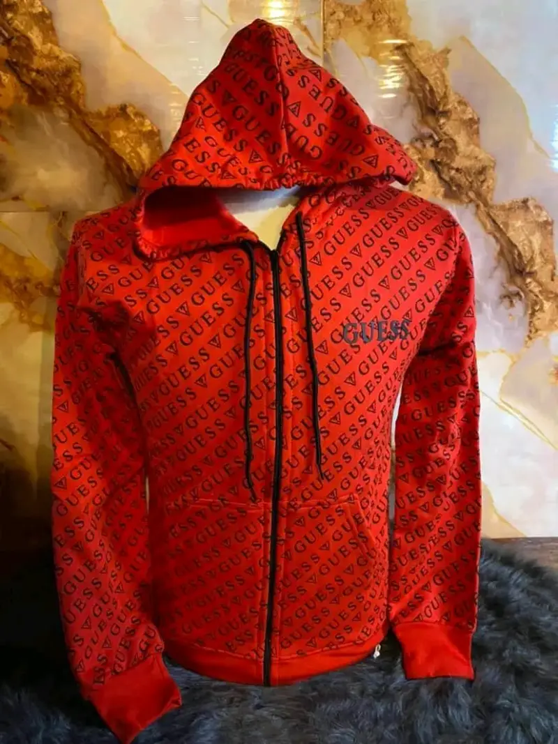 Polerón con capucha Guess rojo estampado