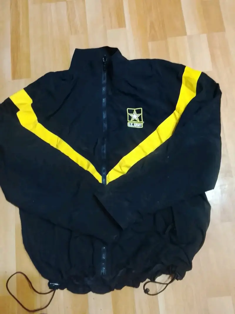 Chaqueta deportiva US Army negra y amarilla