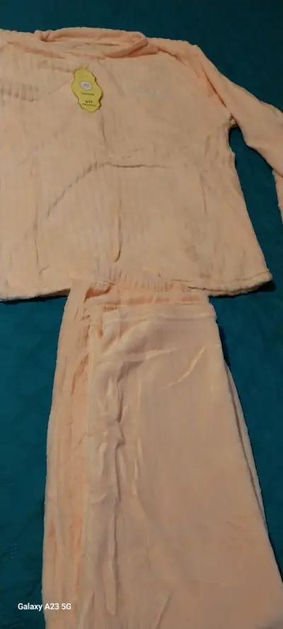 Pijama de polar color durazno para mujer - miniatura 1
