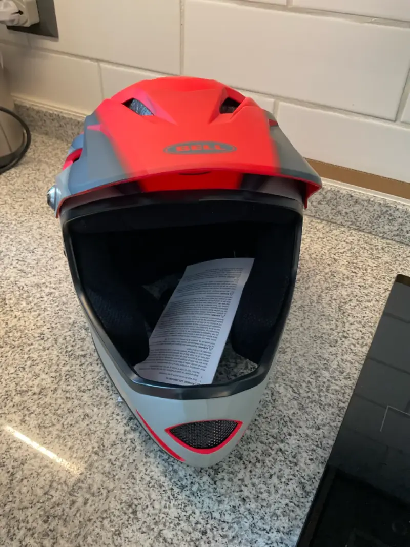 Casco integral Bell rojo y gris para ciclismo - 2