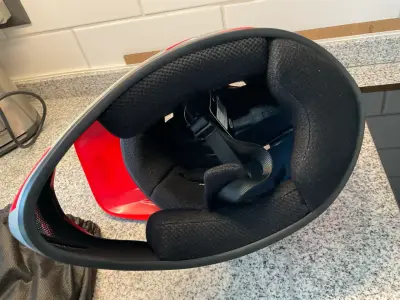 Casco integral Bell rojo y gris para ciclismo - miniatura 3