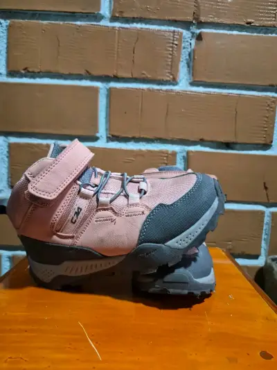 Botas de trekking rosadas para niña - miniatura 1