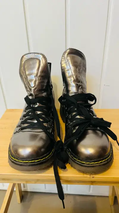 Botas de cuero sintetico metálico con cordones - miniatura 2