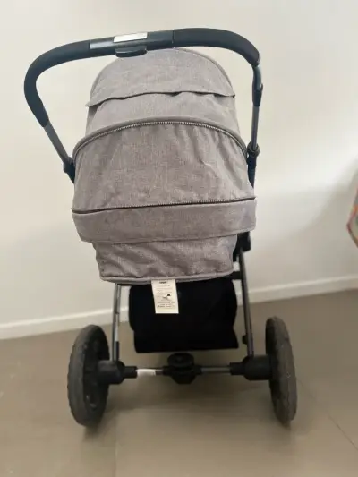 Coche de bebé gris con capota ajustable - miniatura 4