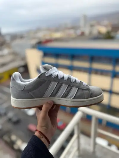 Zapatillas deportivas grises de gamuza - miniatura 1