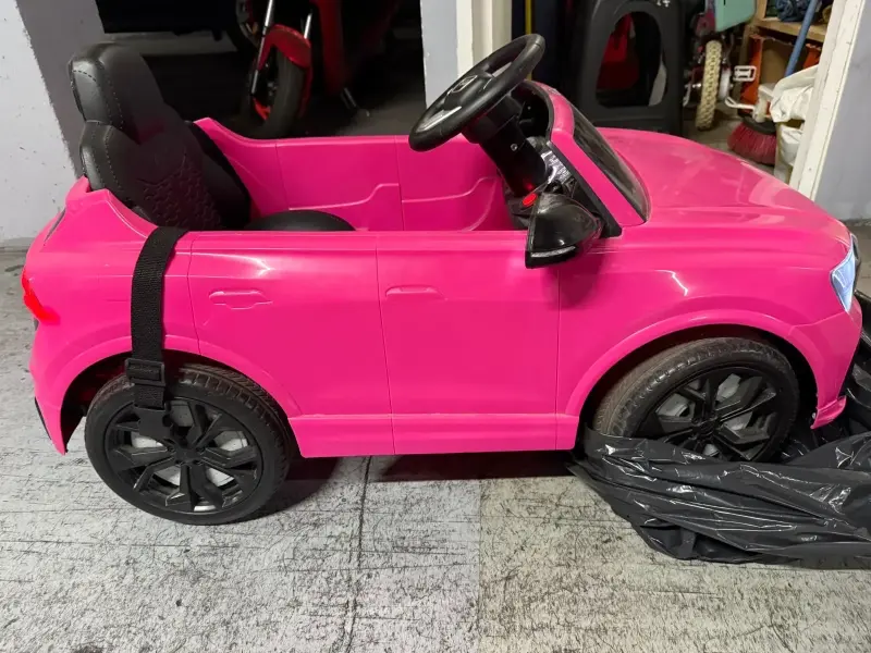Auto eléctrico infantil rosa con volante - 1