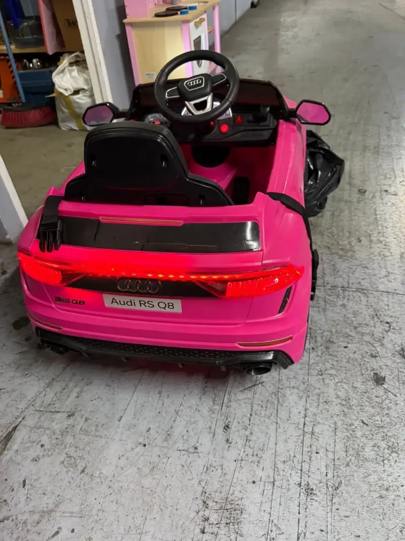 Auto eléctrico infantil rosa con volante - 3