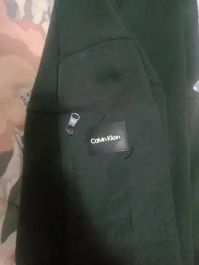 Polerón negro Calvin Klein con cierre - miniatura 3