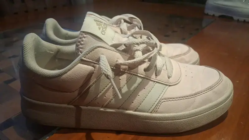 Zapatillas Adidas blancas clásicas - 1