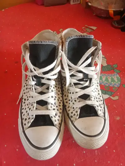 Zapatillas altas con diseño de lunares - miniatura 1
