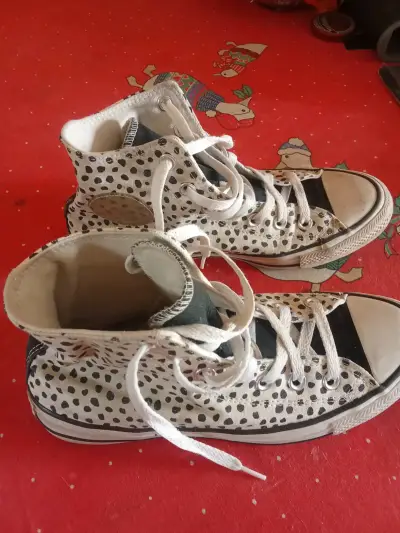 Zapatillas altas con diseño de lunares - miniatura 2