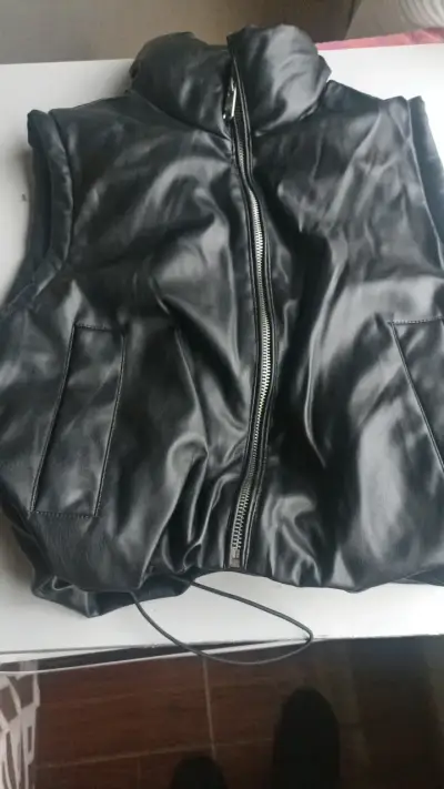 Chaleco de cuero negro sin mangas - miniatura 1