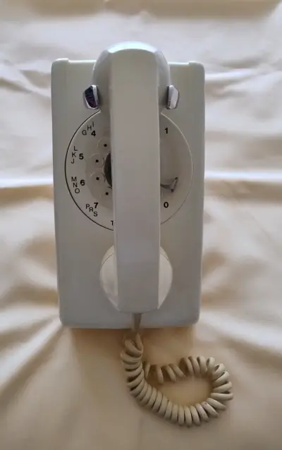 Teléfono vintage de disco blanco - miniatura 2