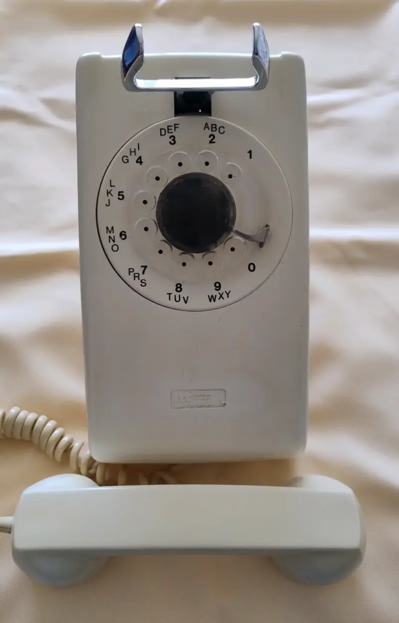 Teléfono vintage de disco blanco - 3