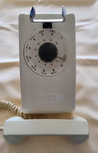 Teléfono vintage de disco blanco - miniatura 3