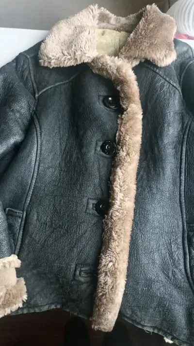 Abrigo de cuero con forro de lana - miniatura 1