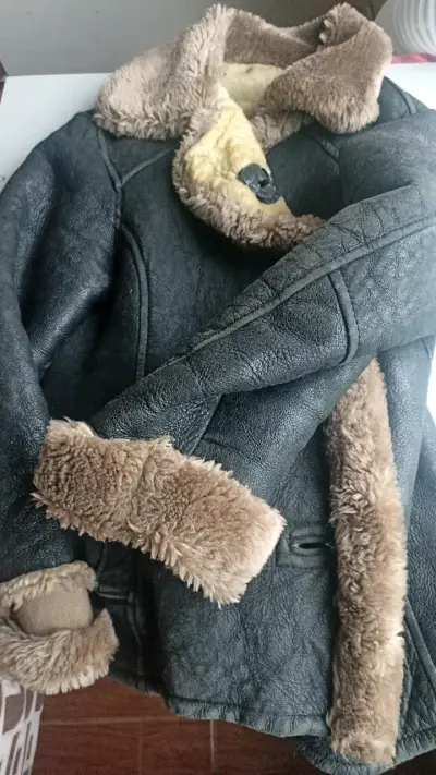 Abrigo de cuero con forro de lana - miniatura 3