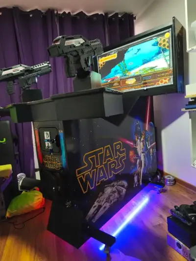 Máquina arcade de disparos con pantalla y pistolas - miniatura 2