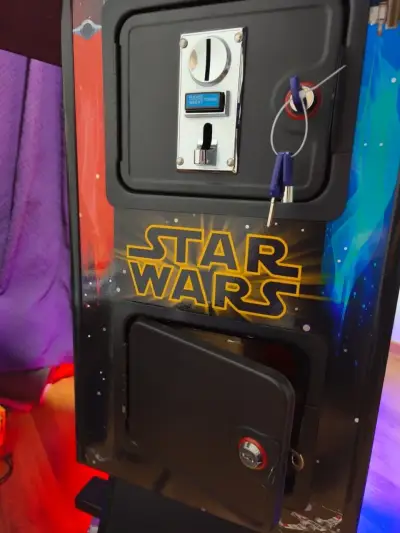 Máquina arcade de disparos con pantalla y pistolas - miniatura 3