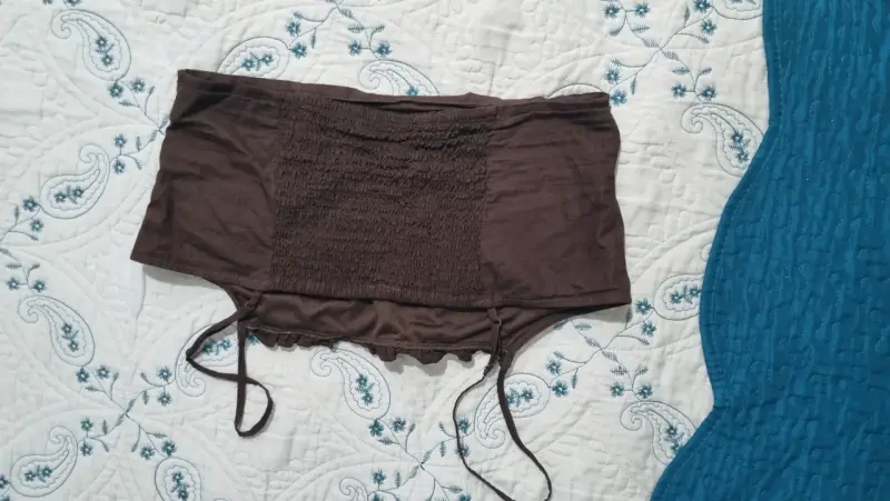 Top corto marrón con tirantes ajustables - 2