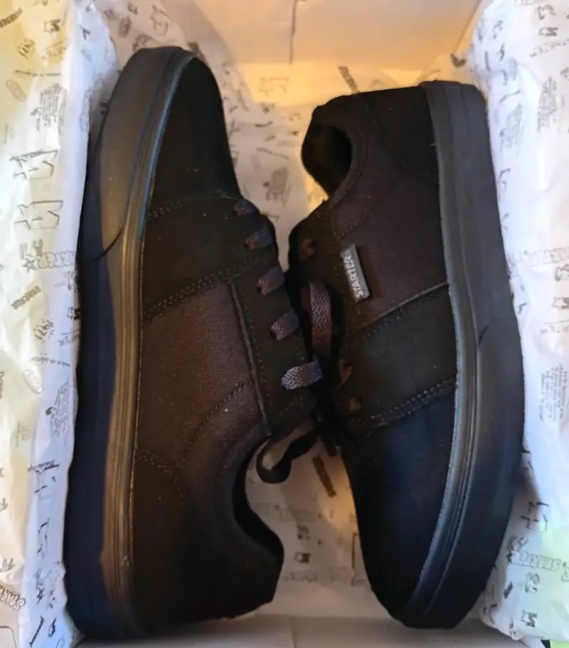 Zapatillas negras Starter urbanas - 1