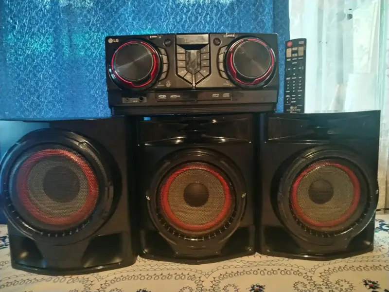 Sistema de sonido LG con parlantes potentes - 2