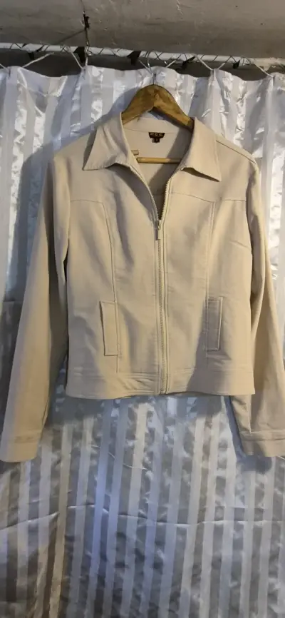 Chaqueta beige con cierre para mujer - miniatura 1