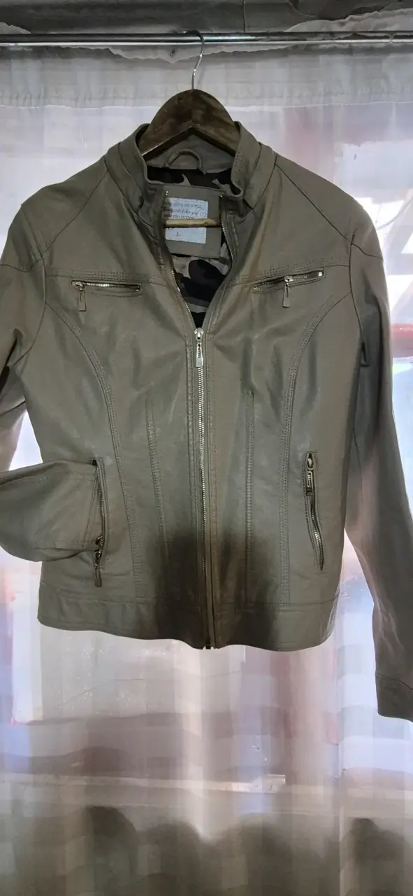 Chaqueta beige con cierre para mujer - 2