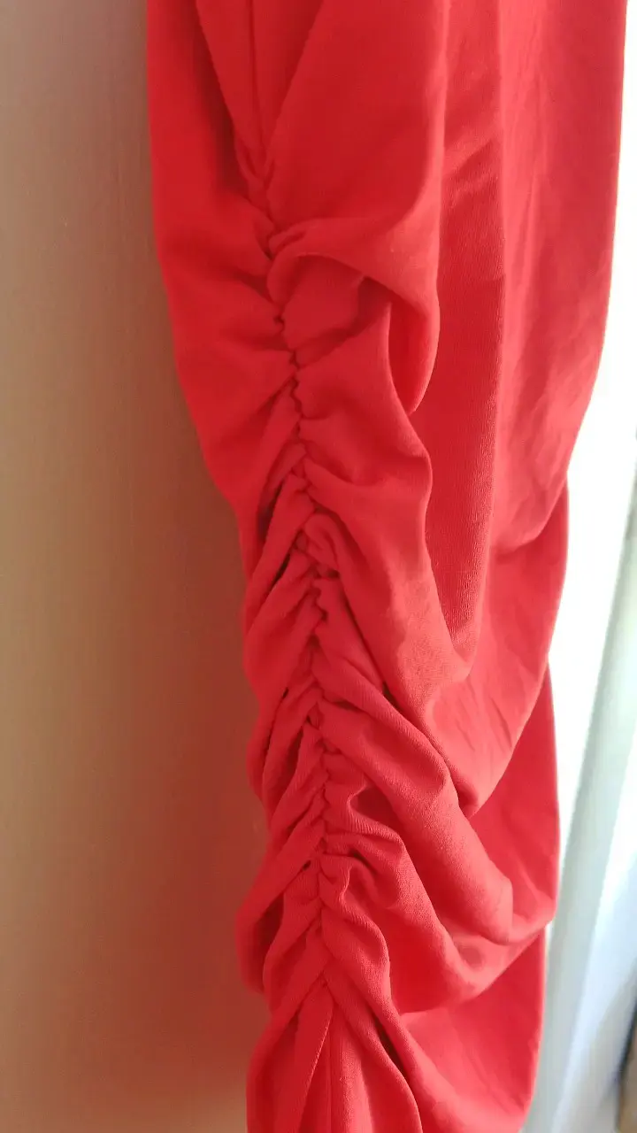 Vestido rojo sin mangas elegante - 2