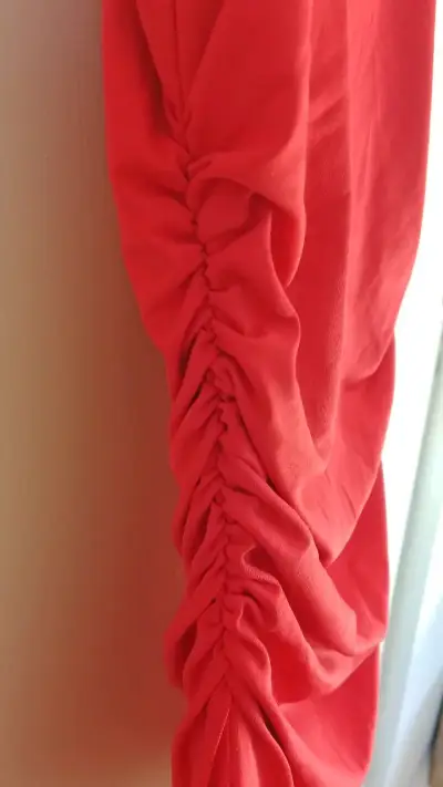 Vestido rojo sin mangas elegante - miniatura 2