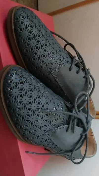 Zapatos de cuero calados gris oscuro - miniatura 1