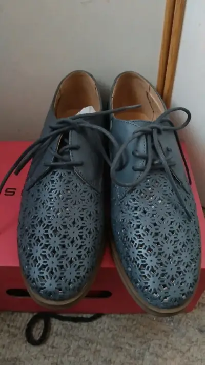 Zapatos de cuero calados gris oscuro - miniatura 4