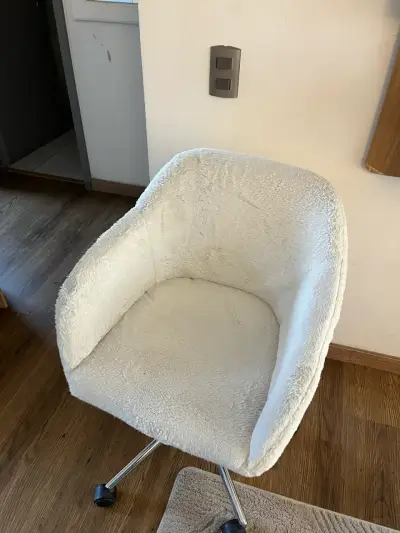Silla giratoria de oficina beige con ruedas - miniatura 2