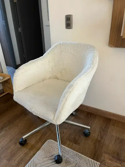 Silla giratoria de oficina beige con ruedas - miniatura 5