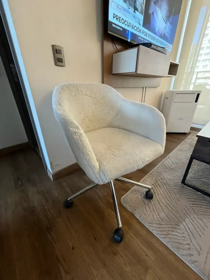 Silla giratoria de oficina beige con ruedas - 6