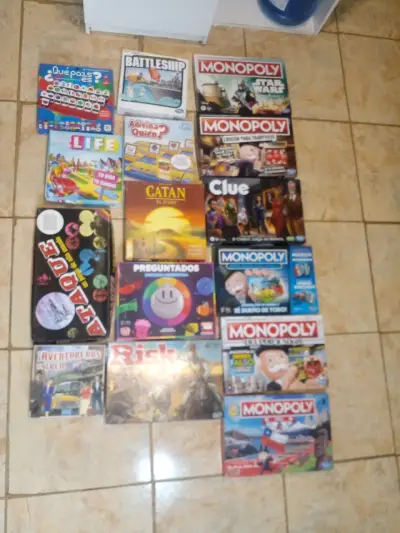 Colección de juegos de mesa variados - miniatura 1