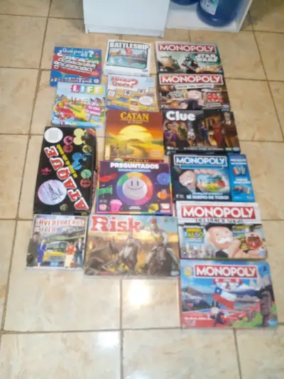 Colección de juegos de mesa variados - miniatura 2