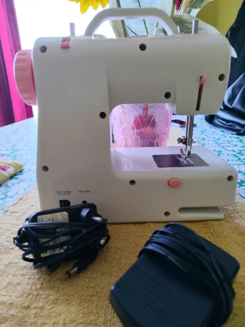 Máquina de coser portátil compacta - 2
