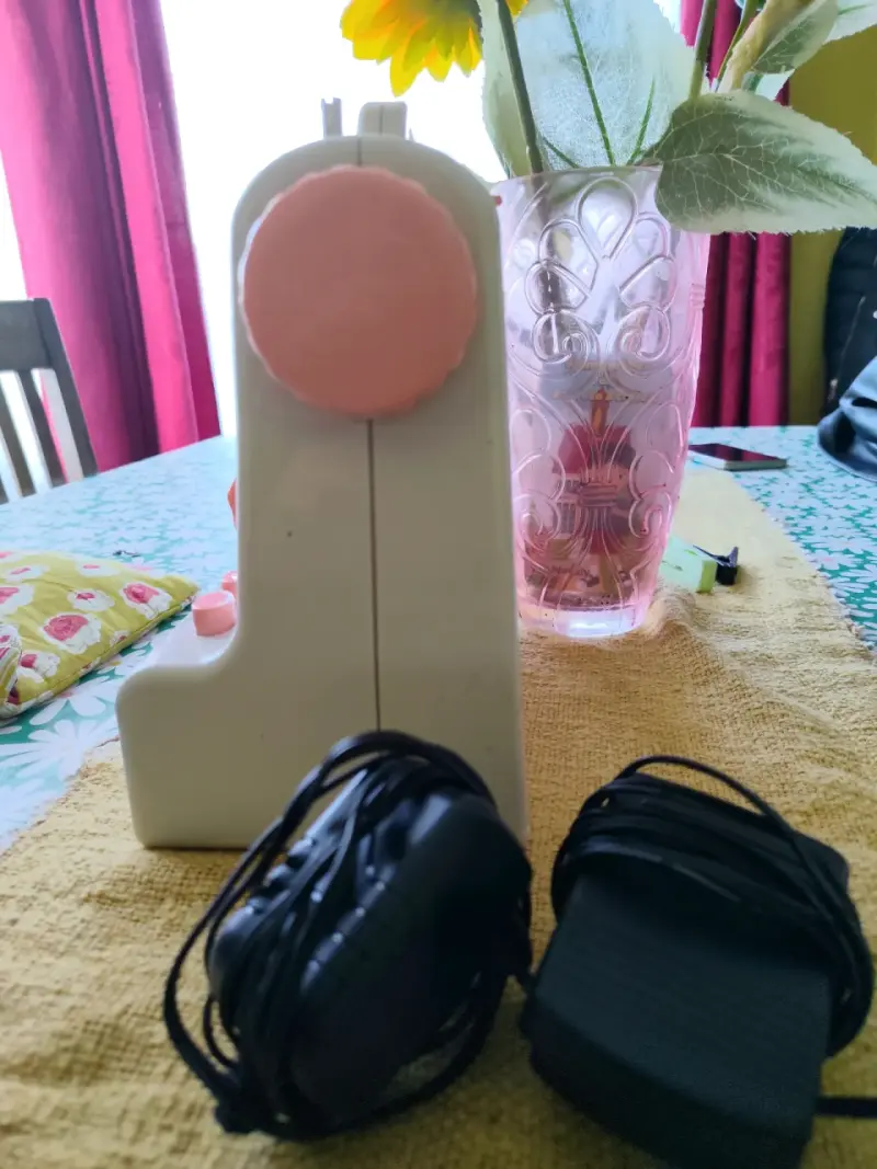 Máquina de coser portátil compacta - 3